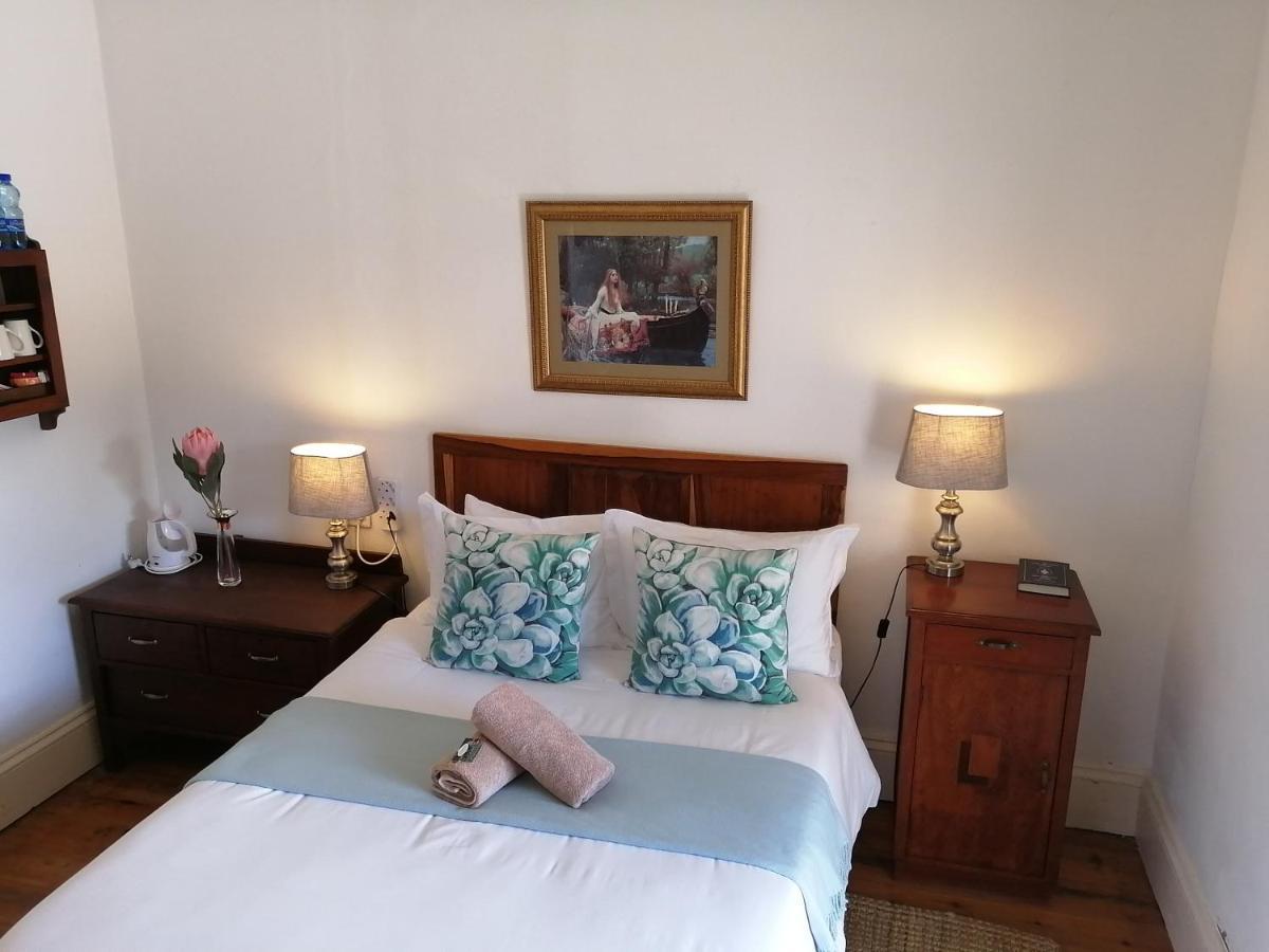 Steytlerville Royal Hotel Экстерьер фото